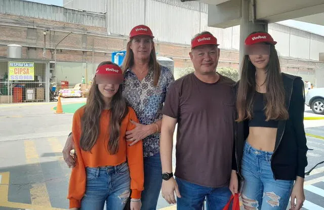 Gaby Pérez del Solar y su familia