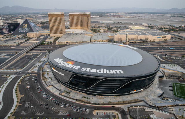 El Allegiant Stadium, inaugurado en el año 2020, es casa del equipo Los Vegas Raiders. Foto: AFP   