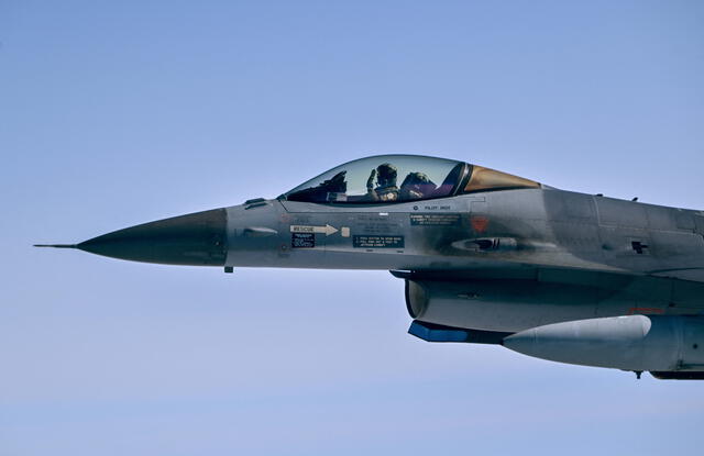 Naciones como Países Bajos se han ofrecido a entregar a Ucrania naves F-16. Foto: AFP   