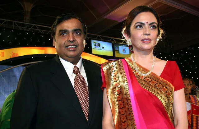 Su empresa, Reliance Industries, es uno de los motores clave en varios sectores económicos de la India. Foto: AFP. 