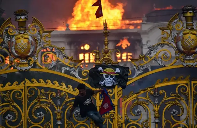  Bandera de 'One Piece' durante protestas en Nepal. Foto: Sunil Pradhan   