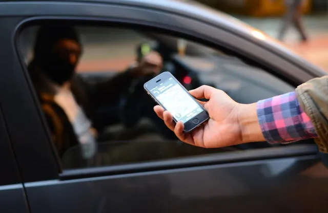 Rechazan ley que permitía a taxis por aplicativo eludir la fiscalización de la ATU. Foto: LR   