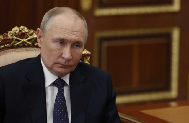 Vladimir Putin afirmó que Rusia tiene derecho a atacar a países que suministran armas a Ucrania, ante un conflicto que se ha vuelto global, según declaraciones recientes. Foto: AFP   