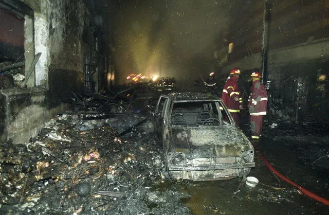 El incendio de Mesa Redonda en el 2001. Foto: Andina.