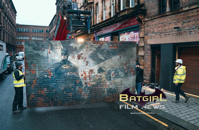 Fotos filtradas de Batgirl revelan nuevo traje para Batman y anticipa presencia de Robin. Foto: Twitter/@BatgirlFilm