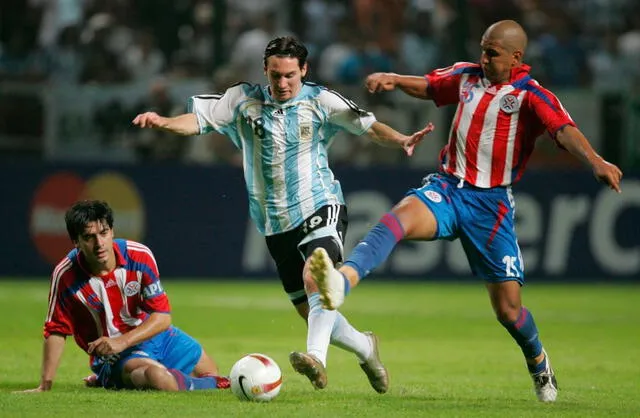 El 'Negro' González marcando a Lionel Messi en la Copa América 2007. Foto: Conmebol   