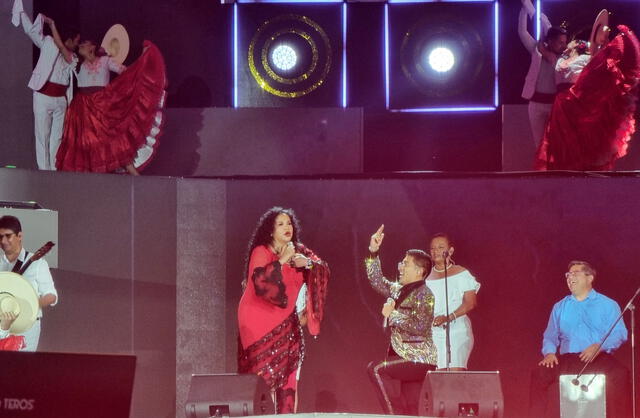  Eva Ayllón se hizo presente en el Estadio San Marcos. Foto: Erwin Valenzuela / La República   