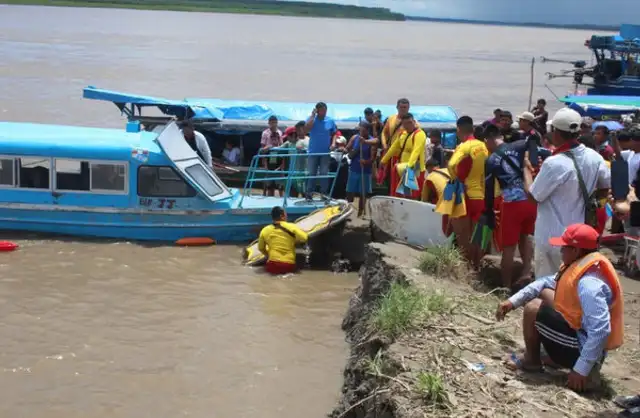  El Centro de Salud de Iparia atendió a 20 heridos, mientras se reforzaban las labores de búsqueda con botes de rescate y unidades de la Policía. Foto: difusión   
