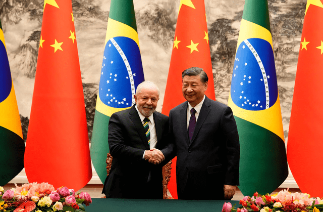 El presidente Lula da Silva ha implementado iniciativas para aumentar las exportaciones brasileñas a China, mientras que las políticas del gobierno chino han abierto nuevas oportunidades para los productos brasileños. Foto: AFP   