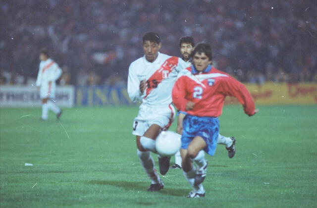 La derrota de Perú en Santiago fue determinante en el camino a Francia 1998. Foto: GLR