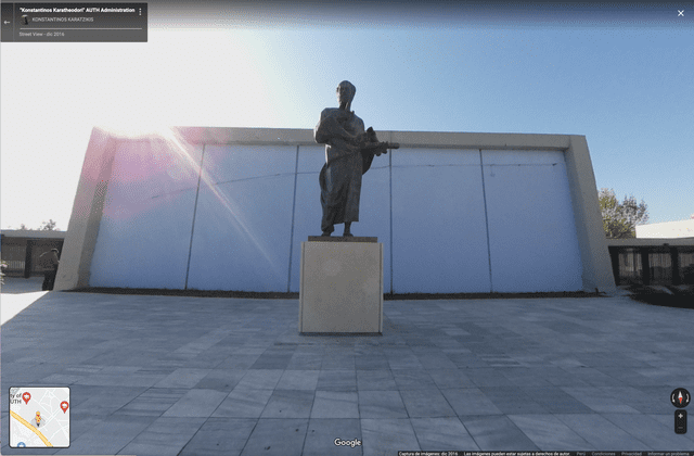Estatua erigida frente al salón de ceremonias de la Universidad Aristóteles de Tesalónica, donde tuvo lugar el enfrentamiento. Foto: captura de Google Maps
