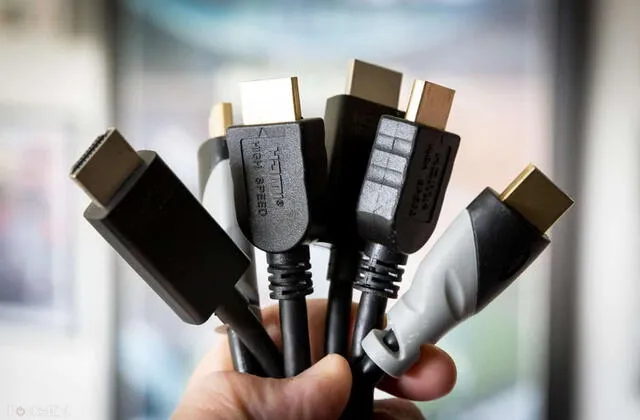 The HDMI ARC cable on the TV has some picture and sound limitations.  Photo: HardwarSphere     