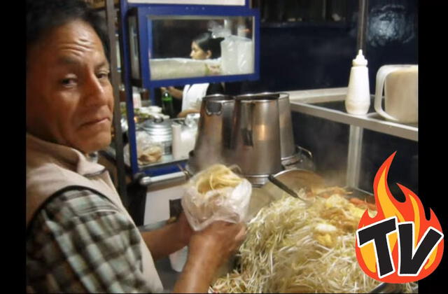  Alberto Ramos a punto de despachar el pan con pantano. Foto: captura de Incendiario TV/Youtube   