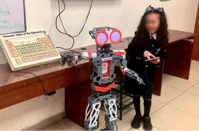 Mikella en su clase de robótica. Foto: BBC News Mundo<br>    