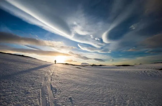  Una actividad favorita de los turistas es esquiar en los fiordos occidentales de Islandia. Foto: National Geographic<br>    