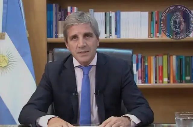 Luis Caputo, titular de la cartera de Economía en Argentina. Foto: La Voz Luis Caputo, titular de la cartera de Economía en Argentina. Foto: La Voz