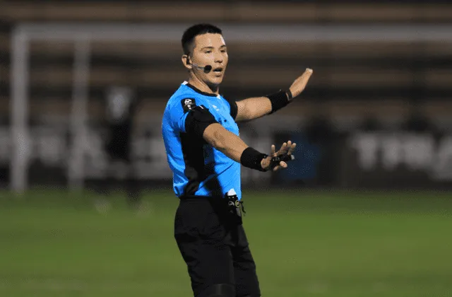  Kevin Ortega dirigió la primera final entre Universitario vs. Alianza Lima en el 2023. Foto: difusión   