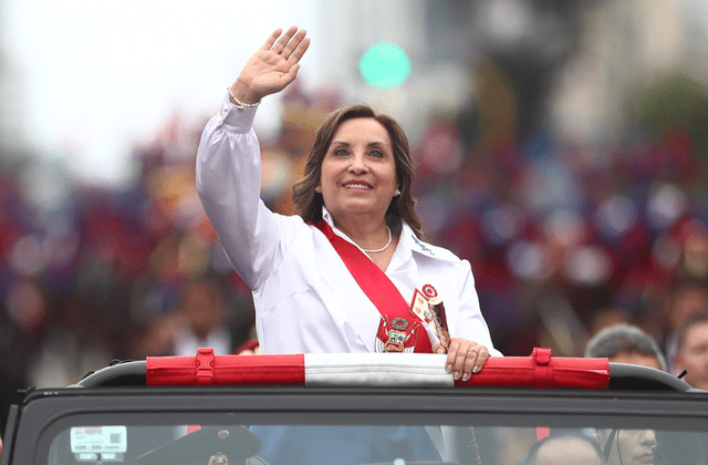 Promesas. La presidenta Boluarte prometió hace un año salvar a la empresa. Hoy apuesta por la venta de activos. Foto: Presidencia del Perú   