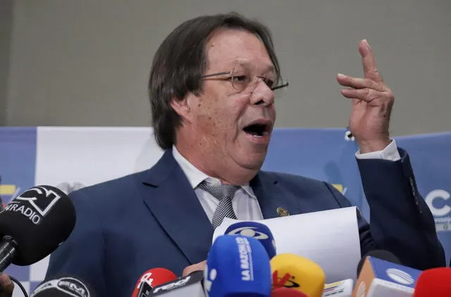 El presidente del Consejo Nacional Electoral (CNE) de Colombia, César Lorduy, habla durante una rueda de prensa en Bogotá. Foto: AFP   