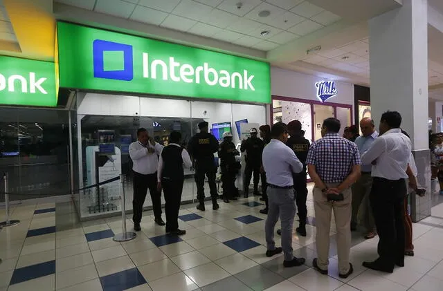 Clientes de Interbank muestran sus quejas ante filtración de datos.   