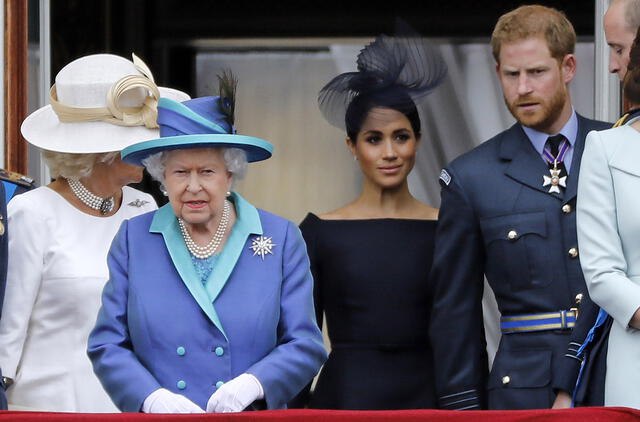 La Reina Isabel II aceptó la renuncia de Meghan Markle y el príncipe Harry a la familia real.