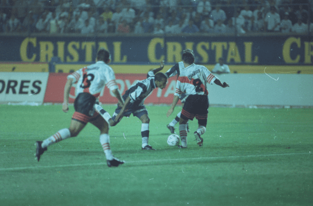 Alianza Lima vs. River Plate en la Copa Libertadores 1998. Foto: archivo GLR