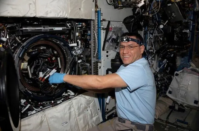  Frank Rubio en la Estación Espacial Internacional (EEI). Foto: Clarín<br>    