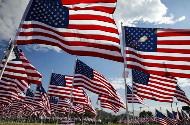  La bandera de EE.UU. posee 50 estrellas. Foto: The San Diego Union<br>    