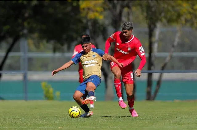 Piero Quispe frente a Toluca. Foto: Twitter.   