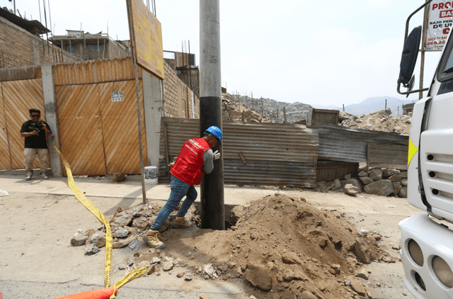 Instalación de postes inició en enero del 2024. Foto: Municipalidad de San Juan de Lurigancho   