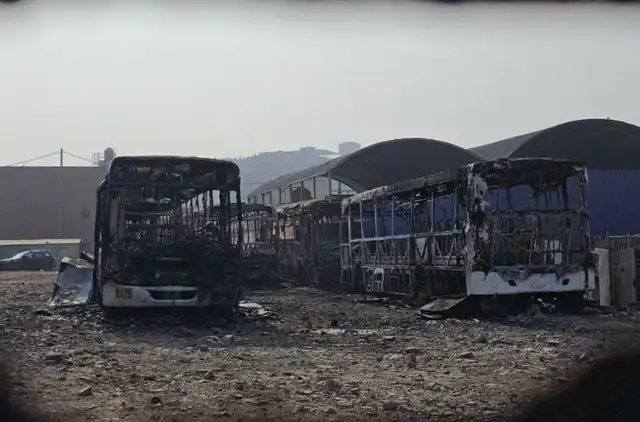 Buses de la empresa Pegasso Express terminan clacinados. Foto: Rosita Quincho / La República Buses de la empresa Pegasso Express terminan clacinados. Foto: Rosita Quincho / La República