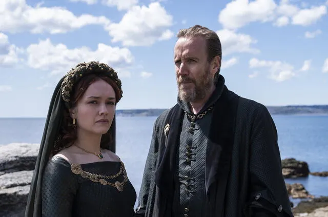 Olivia Cooke y Rhys Ifans para House of the dragon. Foto: HBO
