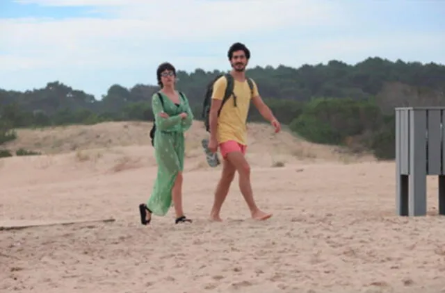 Úrsula Corberó disfruta de la playa de José Ignacio con su novio. Fotos: GM Press