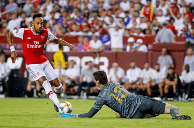 Aubameyang y su único gol al Real Madrid con camiseta del Arsenal. Foto: EFE