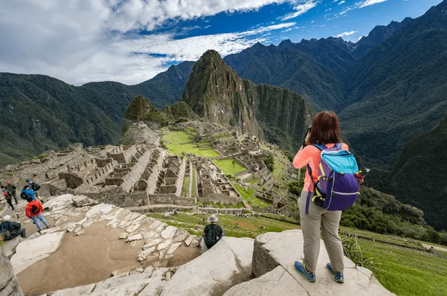 Viajar y conocer otras regiones del país son una de las actividades favoritas de los peruanos en los feriados. Foto: Andina   