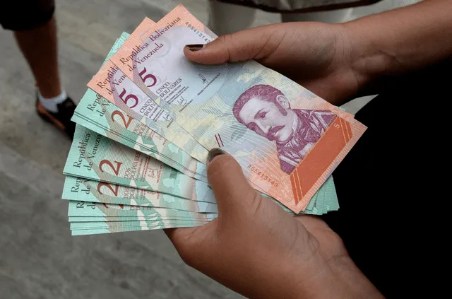 El salario mínimo en Venezuela es de 3,6 dólares o 130 bolívares. Foto: AFP   