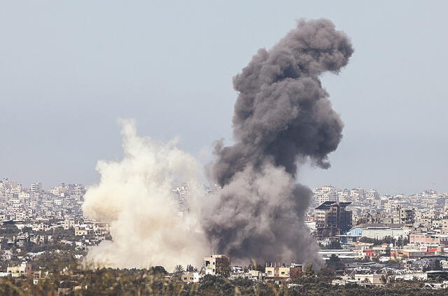  Pesadilla. Impacto del miércoles 27 visto desde la frontera sur de Israel con Gaza. Foto: AFP.   