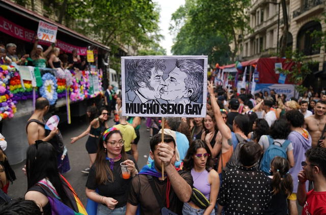 La Marcha del Orgullo 2024 en Argentina no solo fue una celebración de la diversidad, sino también una contundente manifestación. Foto: Emmanuel Fernández / Clarín.   