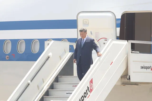  Llegada del Presidente de China, Xi Jinping a Lima, Perú, en el marco por la Cumbre APEC. Foto: Carlos Félix   