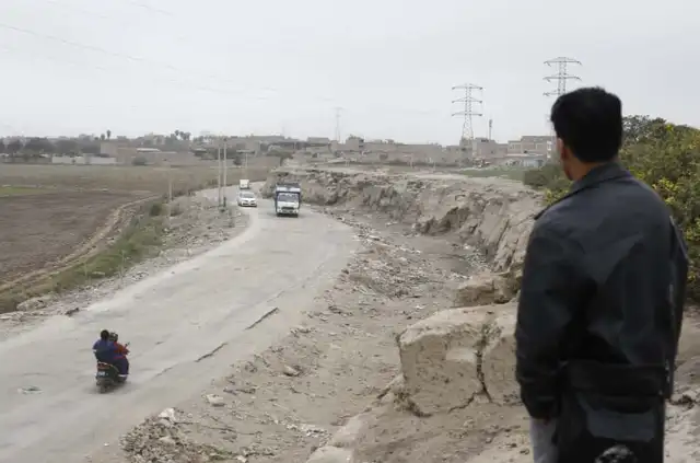 Falta de alumbrado público y presencia policial convierten a Chuquitanta en zona de riesgo en SMP. Foto: Marco Cotrina/LR   