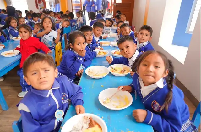 El presupuesto asignado para 2026 llegaría a los S/2.577 millones con el propósito de atender a más de 4.2 millones de escolares del territorio nacional. Foto: Créditos del Midis El presupuesto asignado para 2026 llegaría a los S/2.577 millones con el propósito de atender a más de 4.2 millones de escolares del territorio nacional. Foto: Créditos del Midis