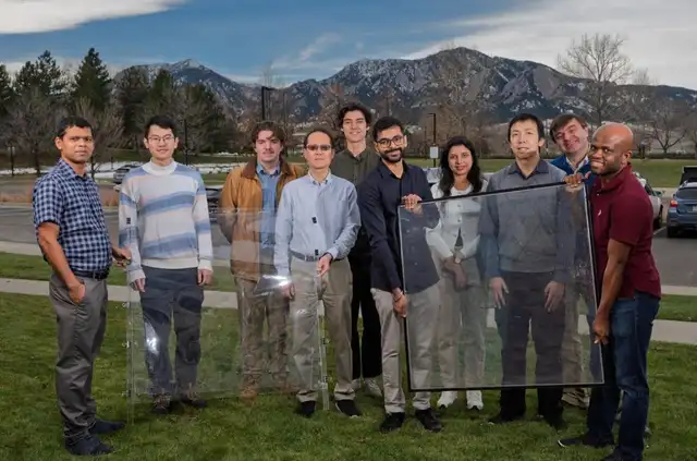 Físicos de la University of Colorado Boulder estuvieron a cargo del diseño del gel invisible contra el calor. Foto: Glenn Asakawa/CU Boulder<br> Físicos de la University of Colorado Boulder estuvieron a cargo del diseño del gel invisible contra el calor. Foto: Glenn Asakawa/CU Boulder<br>