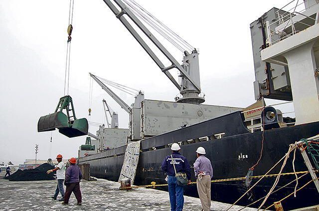 Gremios advierten conflicto social por concesión de puerto Salaverry