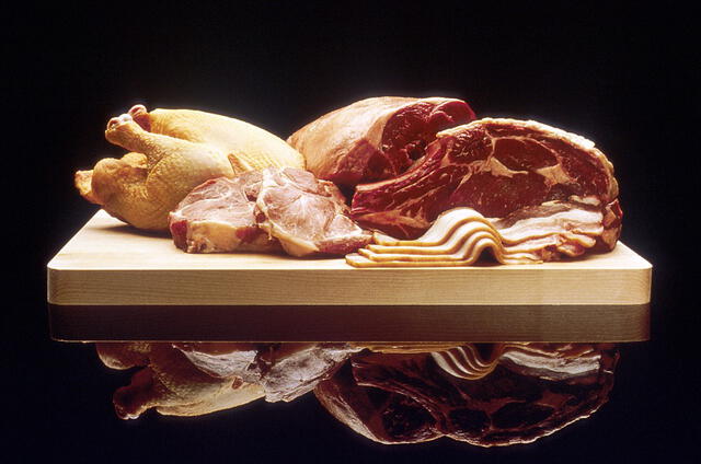La carne blanca tendría menos grasas que la carne roja.