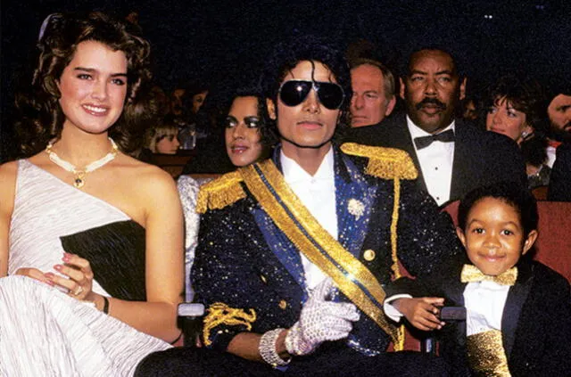 Brooke Shields, Michael Jackson y Emmanuel Lewis en los premios Grammy de 1984