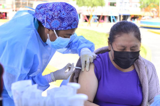 Falta que el 32% de la población mayor de 60 años complete su esquema de vacunación. Foto: Diresa Tacna