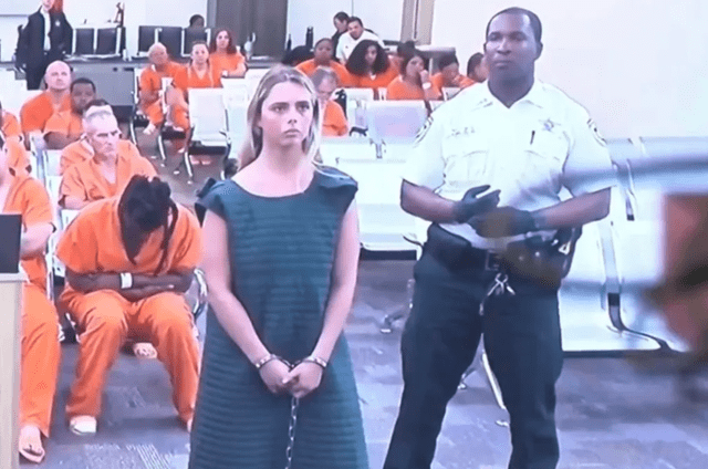 Alyssa Zinger se enfrenta al menos a 5 cargos por actuar en contra de 5 menores de edad. Foto: New York Post   