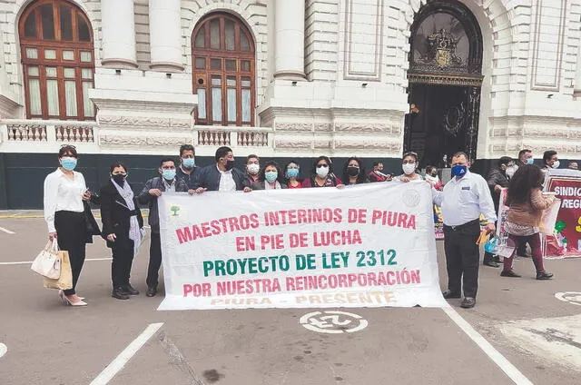  En el congreso. Docentes que fueron cesados por no presentarse a evaluaciones buscaron su regreso desde hace 10 años. Foto: difusión   