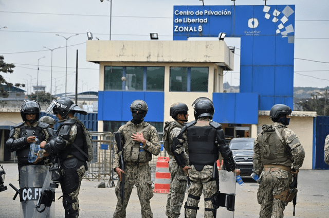 La pareja del líder de la banda criminal Los Choneros, fue detenida la mañana de este jueves 30 de mayo de 2024. Foto: AFP 