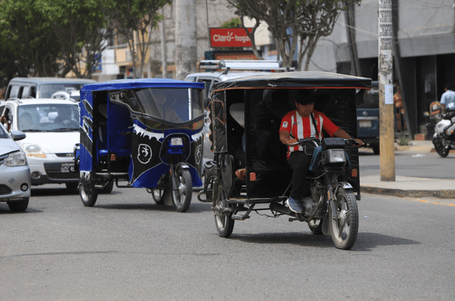  Motos y mototaxis no necesita superar un examen de conocimiento para renovar licencia. Foto: GLR    